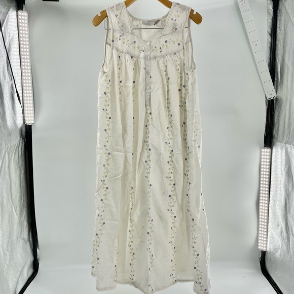 Adonna Intimates & Sleepwear Vintage Adonna White Embroidered